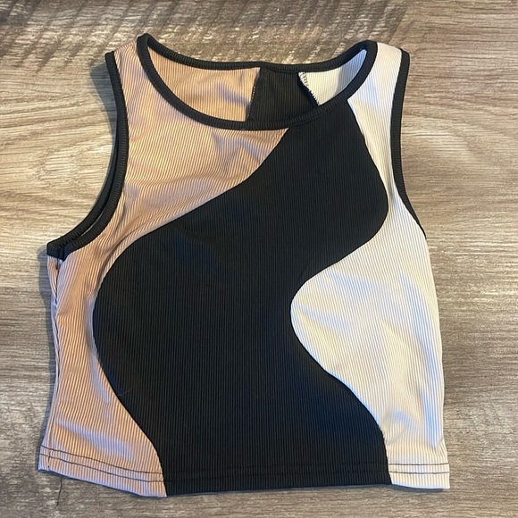 Super cute Crop Top Size Small - Picture 1 of 2